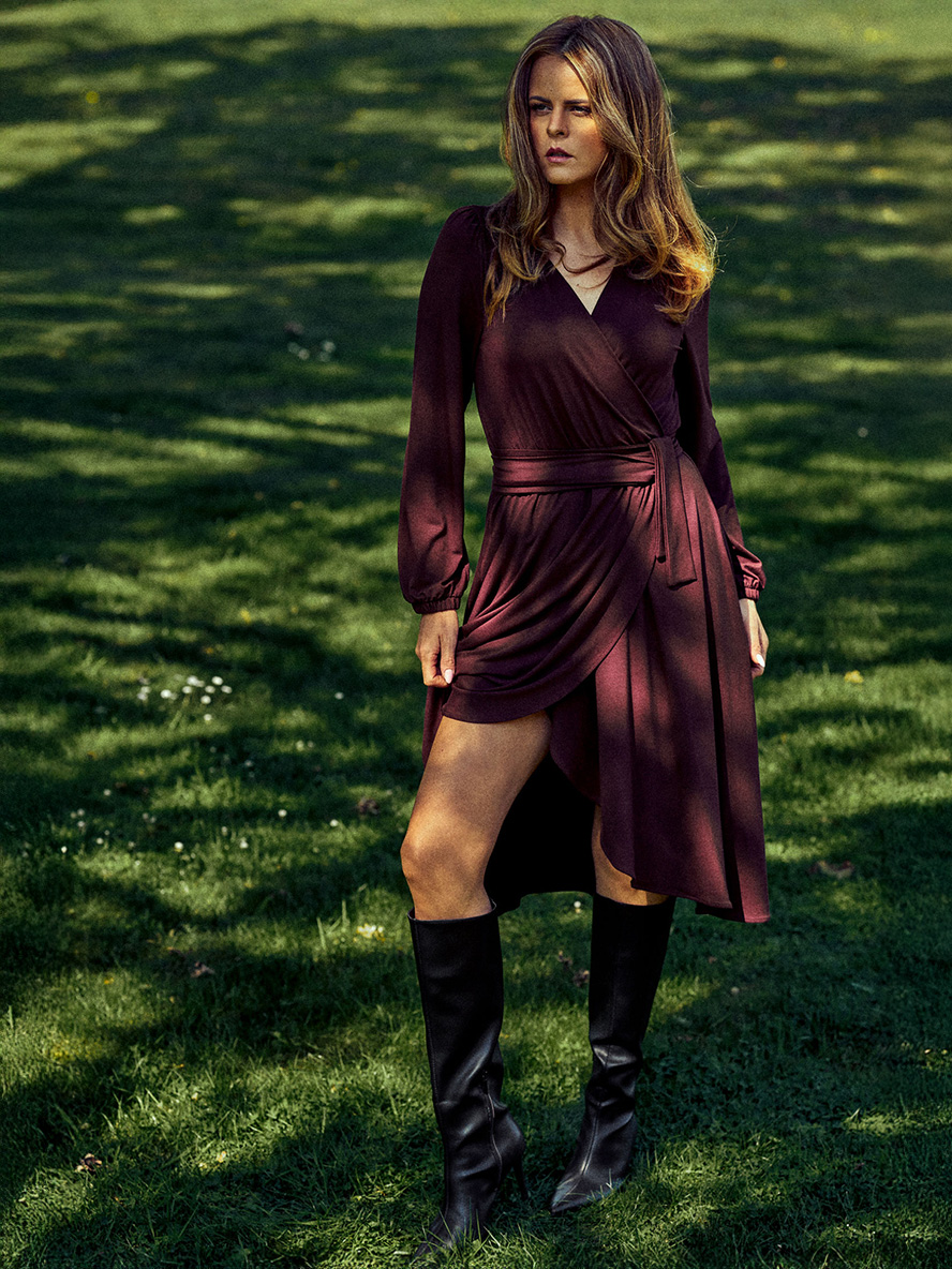 Scarlet - Sukienka w kolorze sezonu jeżynowa ECOVERO™