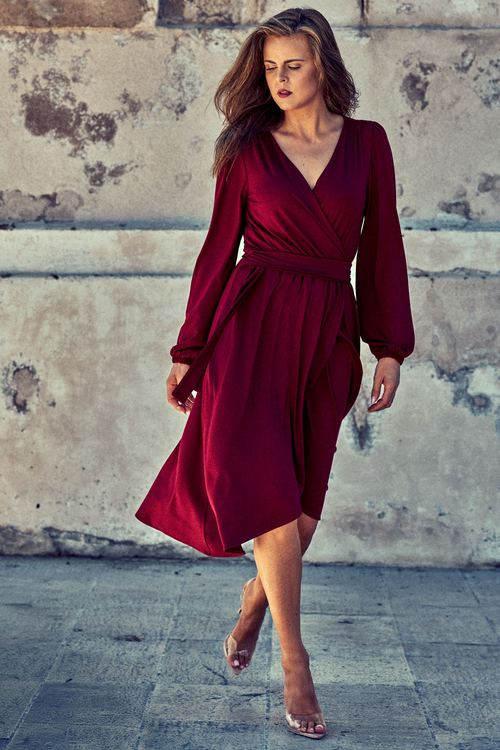 Scarlet - Bestsellerowa sukienka w kolorze bordowym ECOVERO™