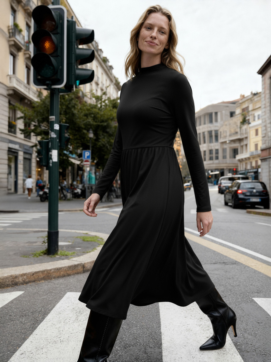 Margot - Czarna sukienka z półgolfem ECOVERO™