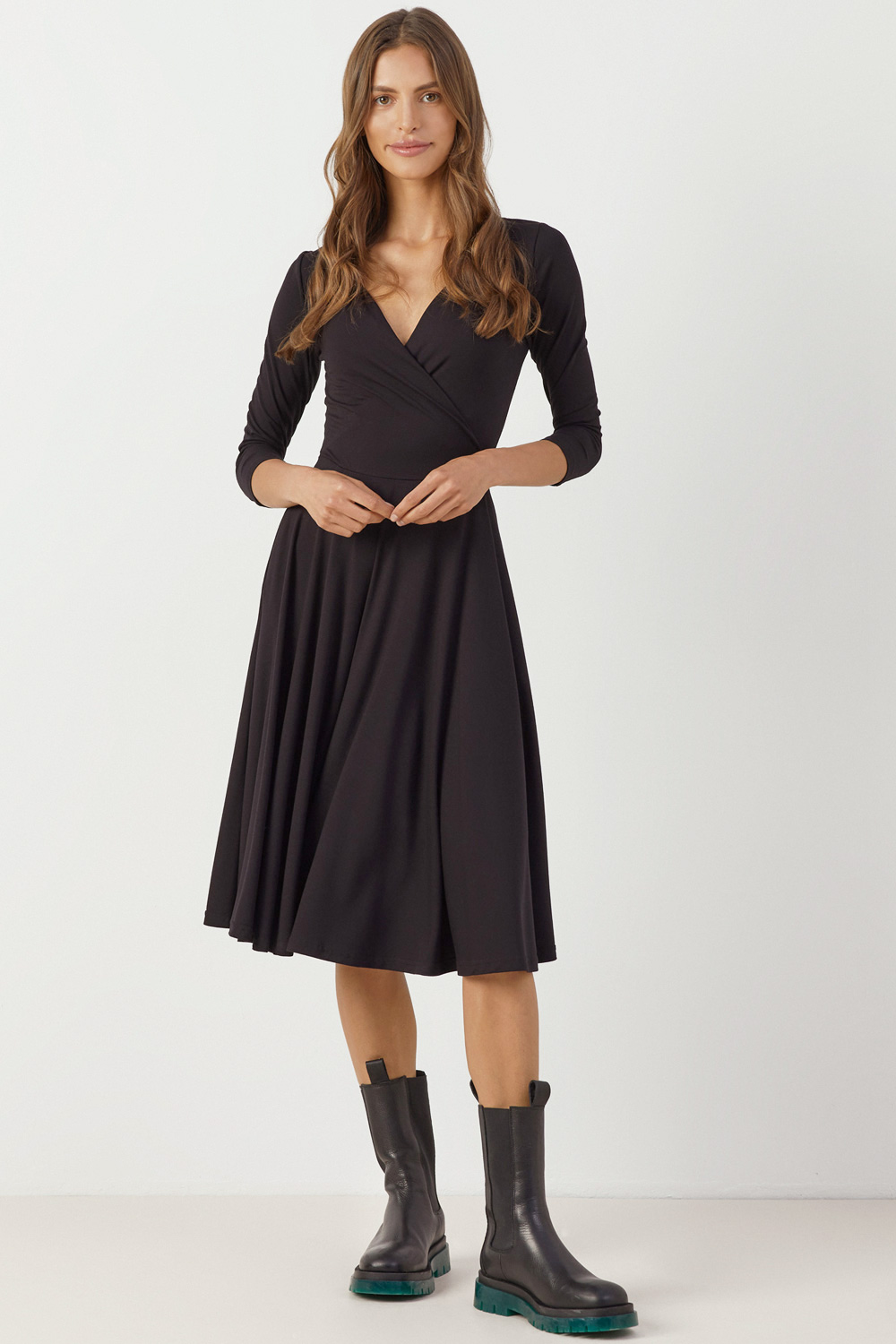 PANTONE Blue Depths kolor materiału dla wiskozowych fasonów Charlotte